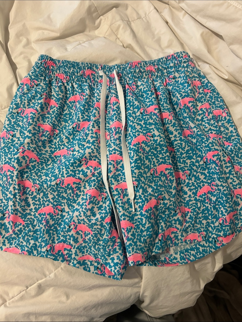Chubbies Pink Flamingo Print Blue Swim Shorts men’s size Med